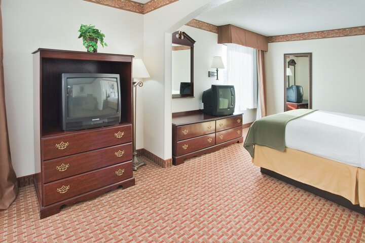 Room 13 of 20