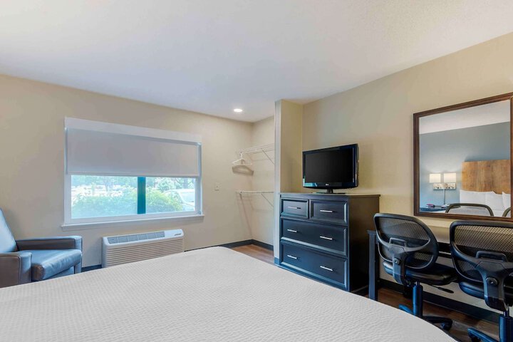 Room 25 of 33