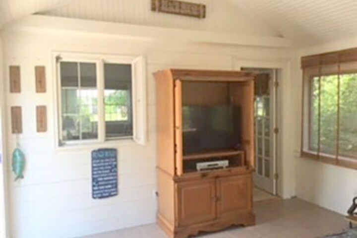 15 Bayberry Rd