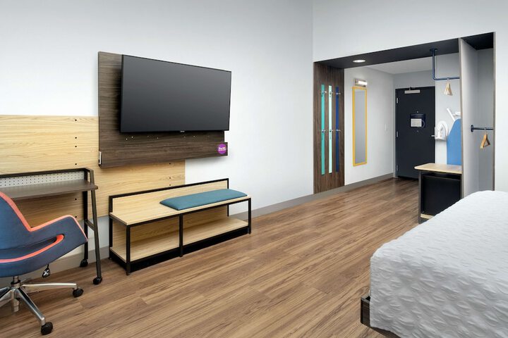 Room 9 of 33