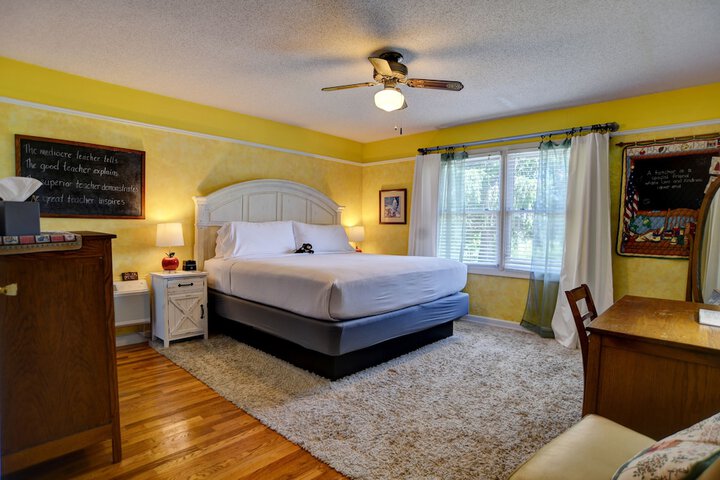 Room 28 of 106