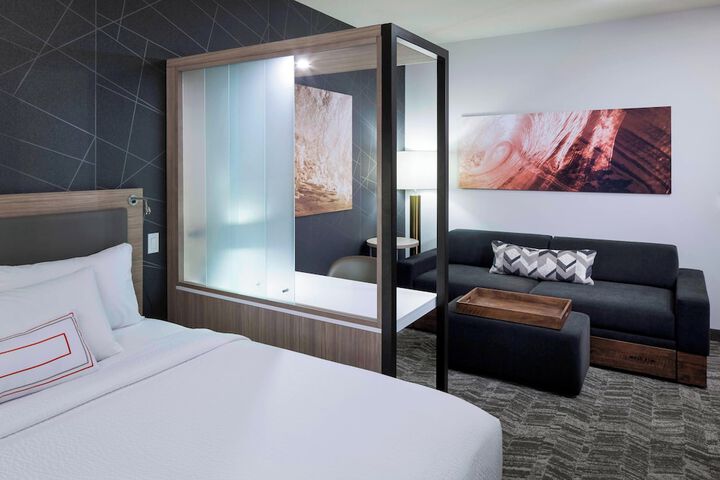 Room 17 of 38