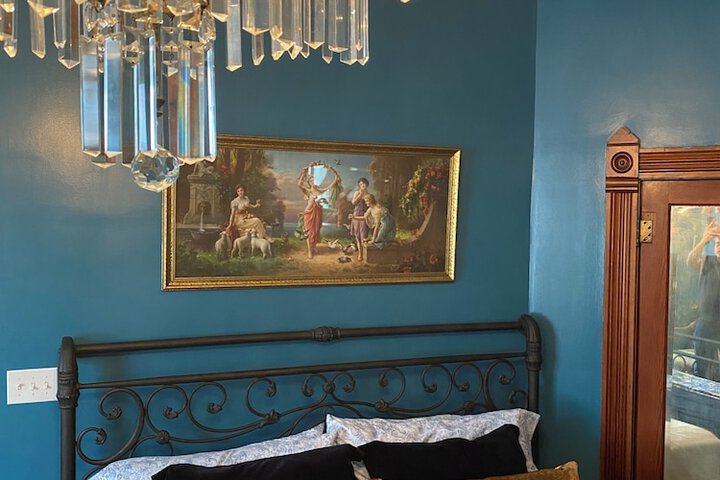 Vineyard Mansion & Carriage House Bed & Breakfast