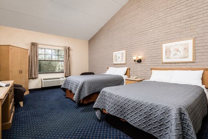 Room 27 of 40