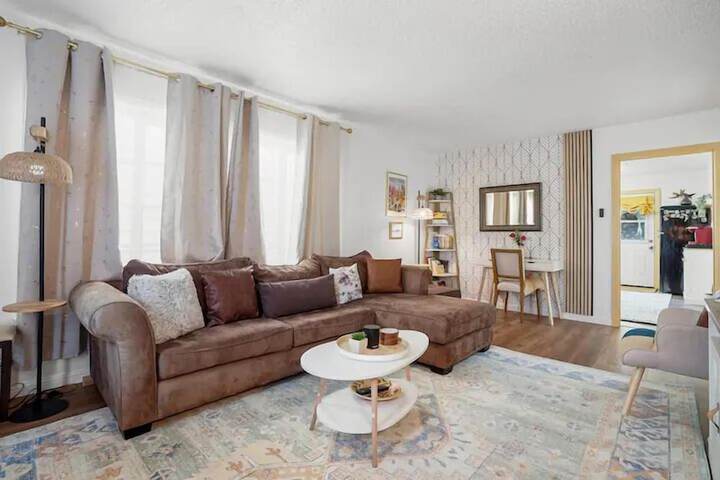 Coastal Palm Tree 2BR Retreat Ocean View
