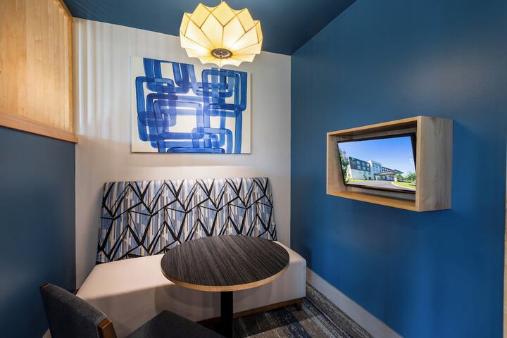 Holiday Inn Express & Suites Greenwood Mall by IHG