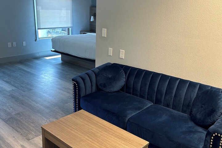 Room 18 of 76