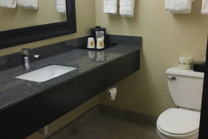 Super 8 by Wyndham Copley Akron