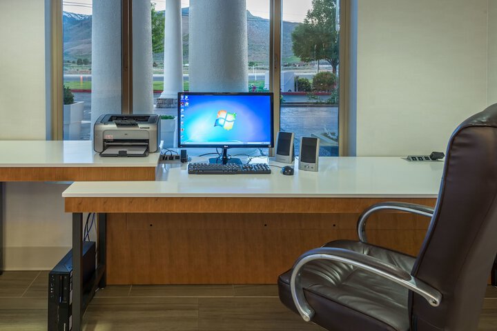 Holiday Inn Express & Suites Carson City by IHG