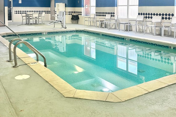 Comfort Inn & Suites Calhoun South