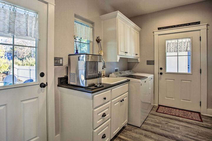 Spacious Kingston Home on Lake Texoma!