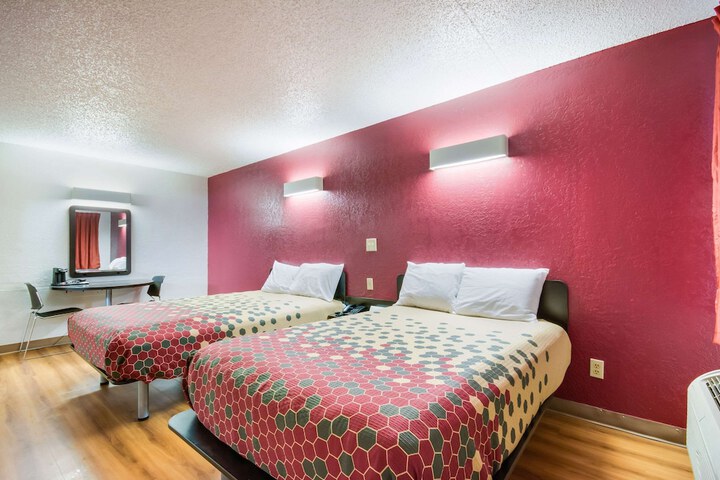 Room 25 of 39
