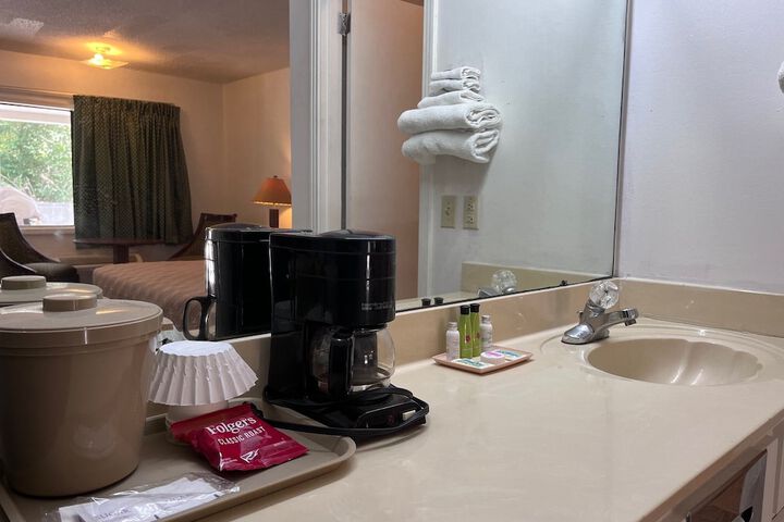 WINDTREE INN