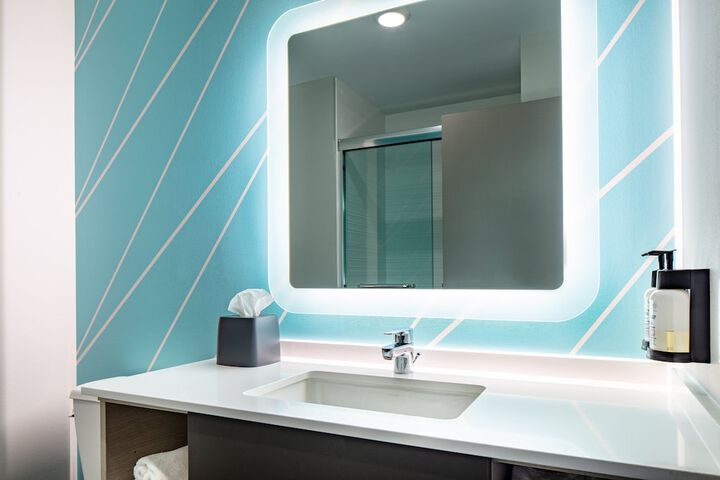 avid hotels Madison - Monona by IHG