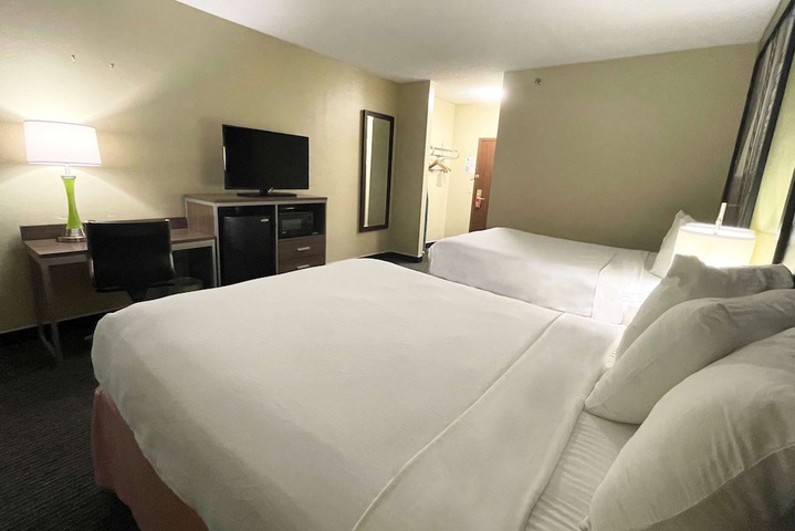 Room 10 of 25