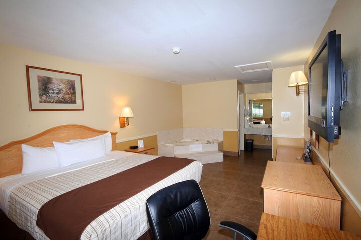 Room 16 of 28