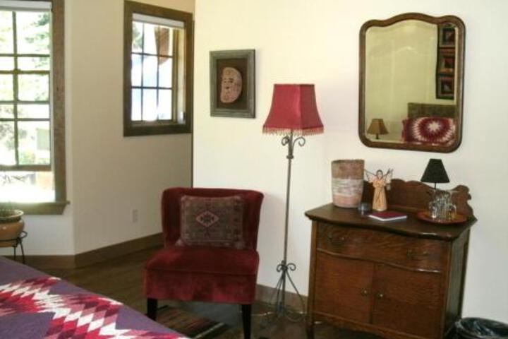 Hideaway Lodge Bed & Breakfast