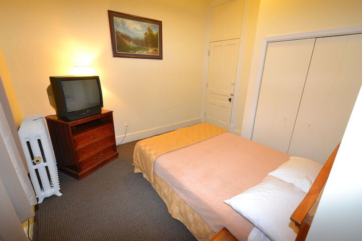 Room 25 of 38