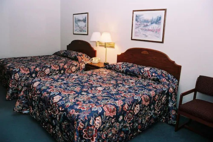 Room 10 of 16