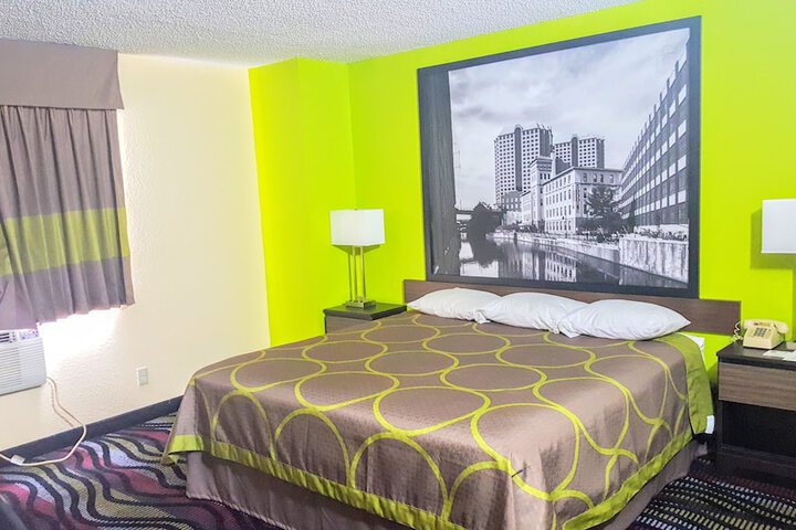 Room 15 of 40