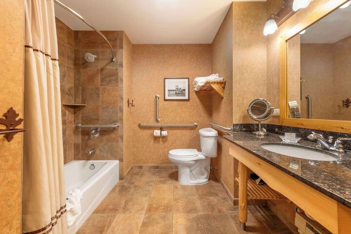 Best Western Premier The Lodge on Lake Detroit