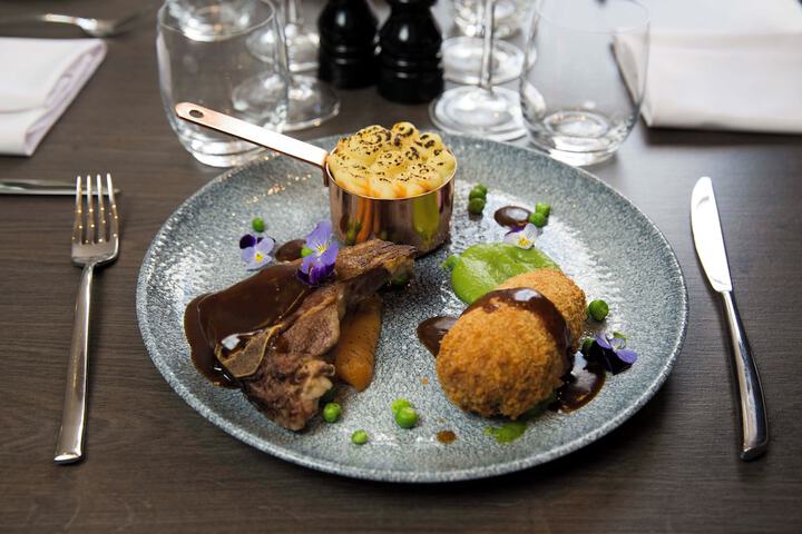 Dining 106 of 147
