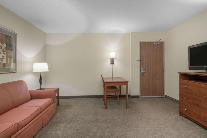 Room 48 of 61