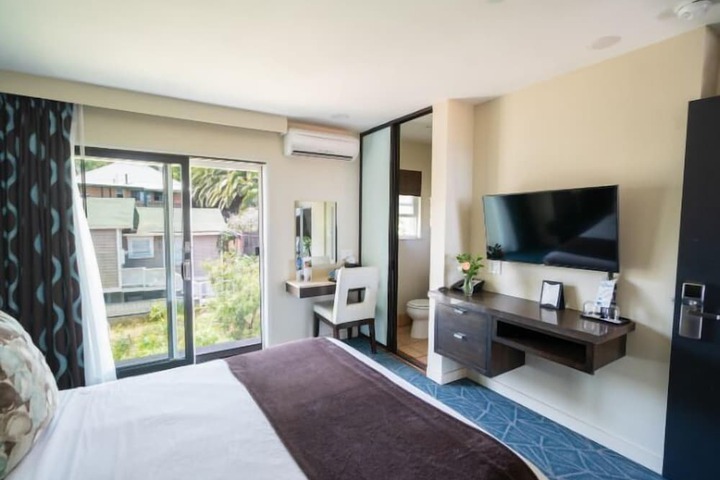 Room 33 of 46