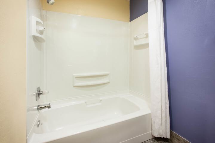 Days Inn by Wyndham Cadillac