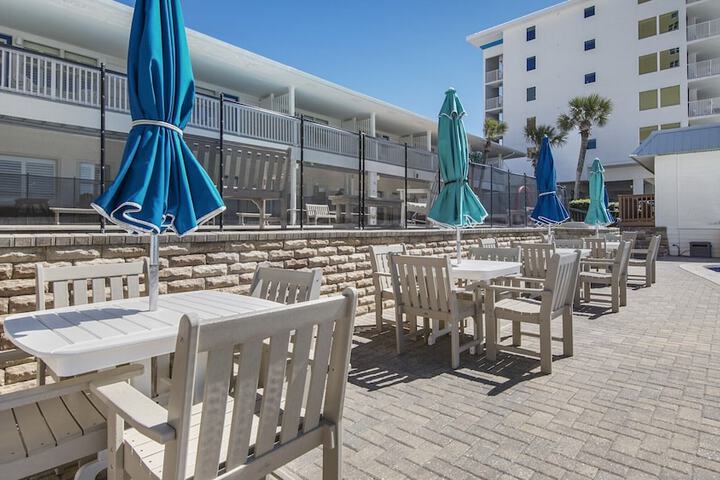 Sundeck 97 of 114