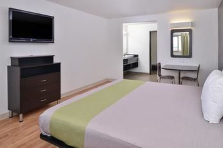 Budget Inn & Suites Commerce