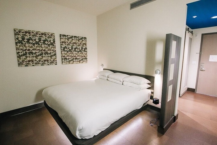 Room 18 of 112