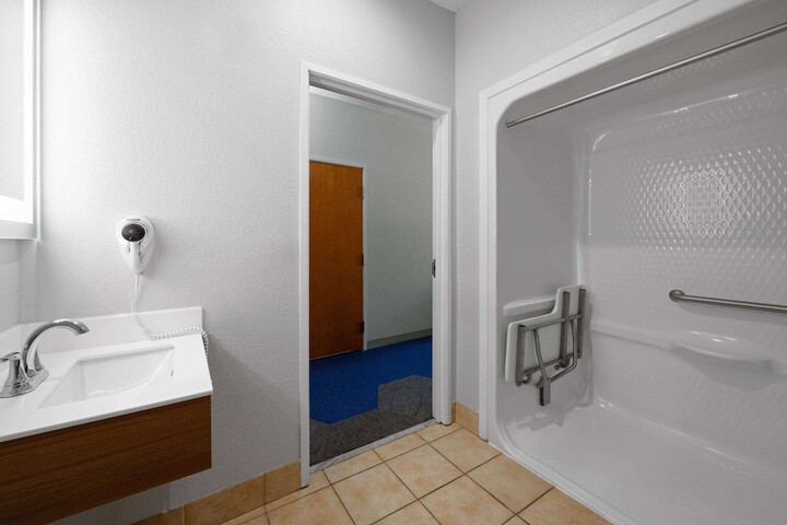 Room 25 of 53