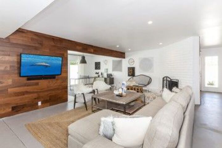 3Br 2BA Modern Luxury House by RedAwning