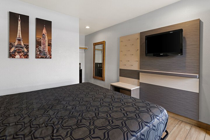 Room 17 of 30
