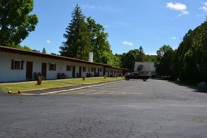 Hotel 4 of 63