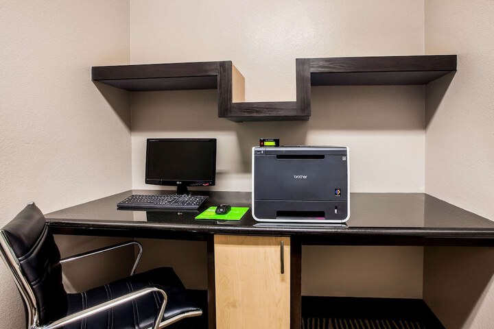 La Quinta Inn & Suites by Wyndham Pasadena