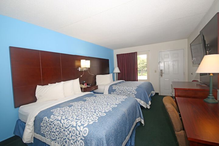 Room 11 of 40