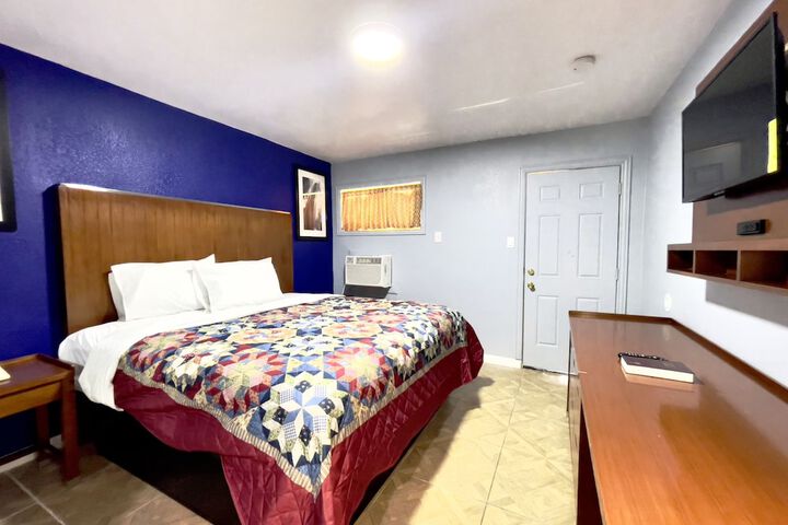 Room 5 of 6