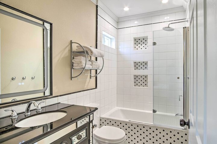 Renovated North Bend Cottage: Near Eateries!