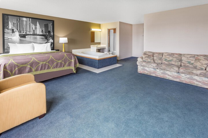 Room 6 of 16