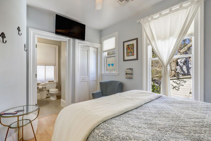 Room 32 of 43