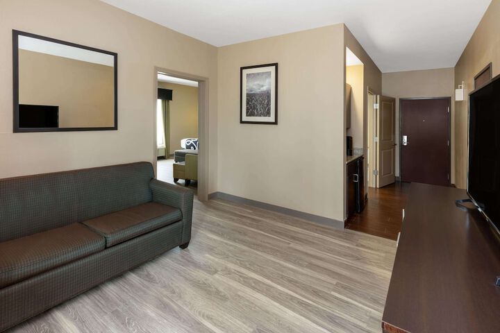 Room 10 of 32