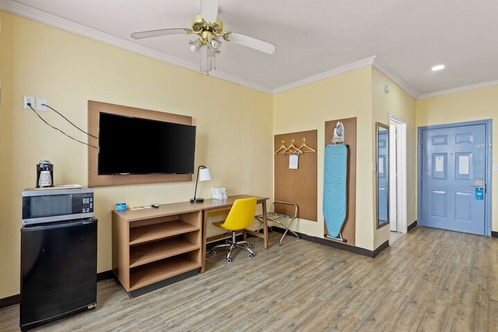 Room 46 of 68
