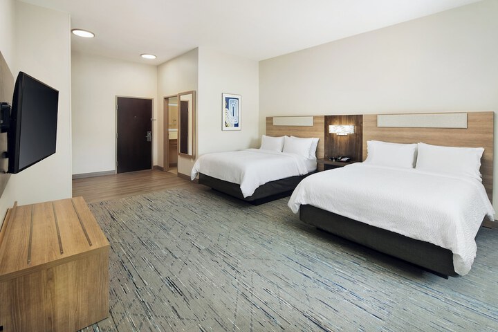 Holiday Inn Express & Suites Wheeling by IHG