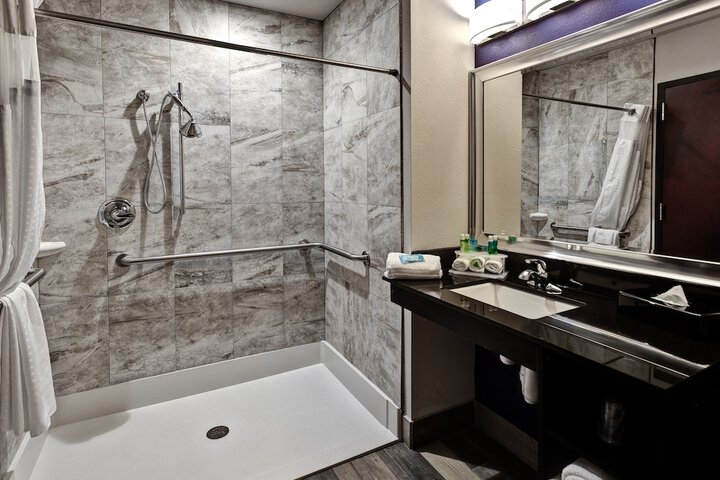 Holiday Inn Express Hutchinson by IHG