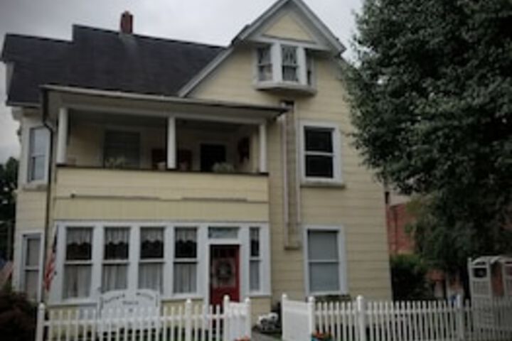 Hatfield McCoy House Inn
