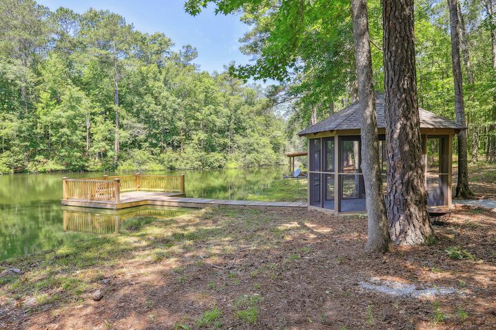 Lakefront Hamilton Cabin w / Dock & Fire Pit!