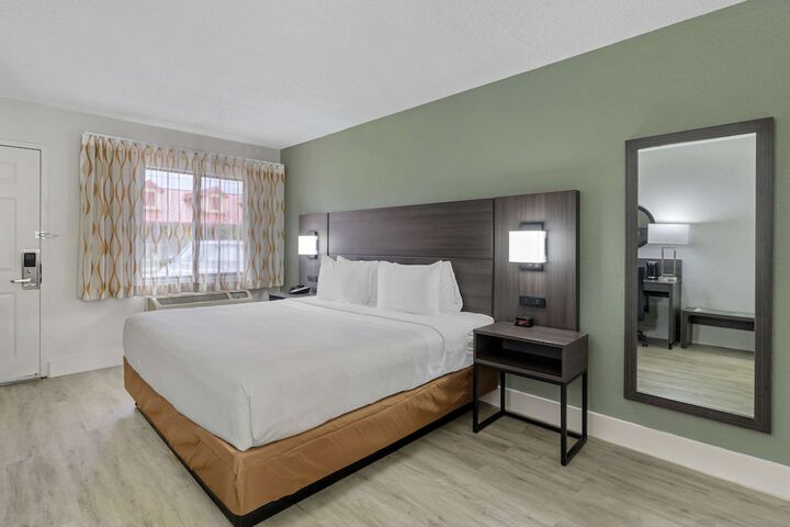 Room 27 of 35