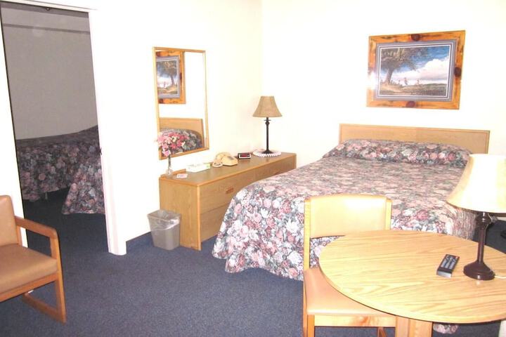 Room 11 of 27